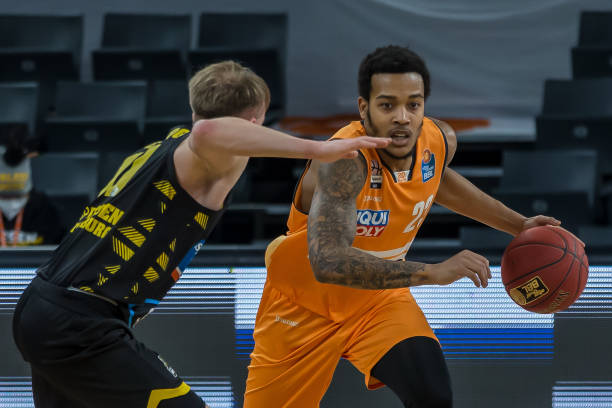 中扮演愈发 中扮演愈发